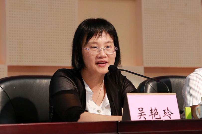 说明: F:\7月14日 2017广东省高等职业院校教学工作会议在我校举行\选\广东省教育厅职业教育与终身教育处调研员吴艳玲主持会议.JPG