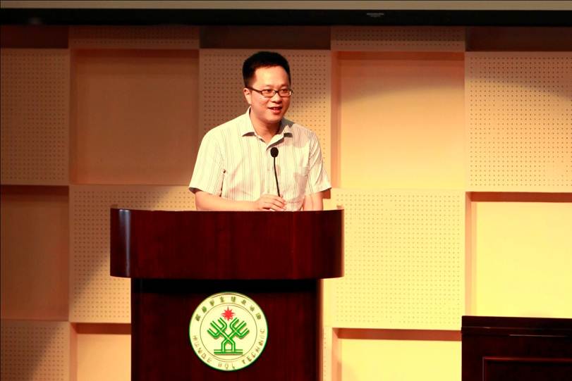 说明: F:\7月14日 2017广东省高等职业院校教学工作会议在我校举行\选\2佛山市教育局副局长徐旭雁致辞.jpg