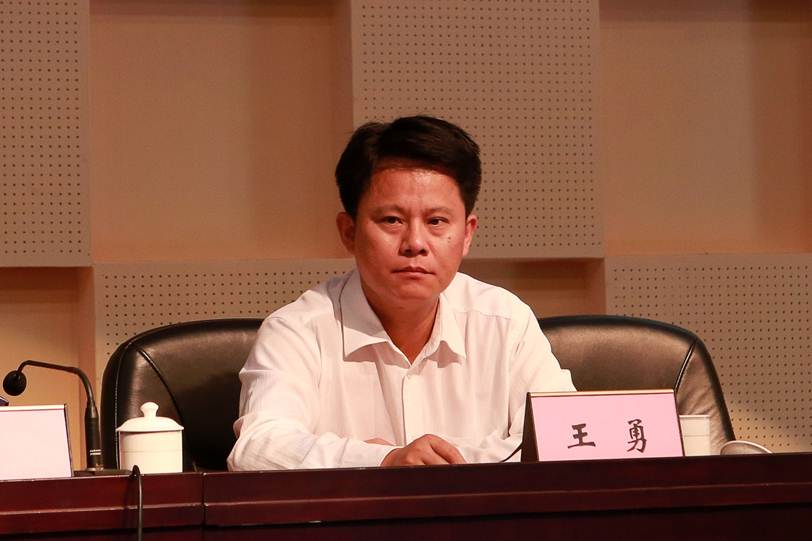 说明: F:\7月14日 2017广东省高等职业院校教学工作会议在我校举行\选\顺德区委常委王勇出席会议.JPG