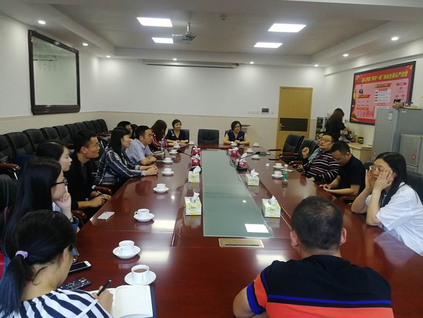 说明: D:\2018年新闻\2018年10月19日我校心理健康教师前往伍仲珮纪念医院交流学习\案例讨论.jpg