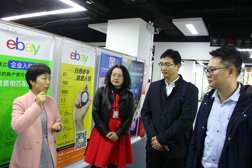 说明: D:\2019年新闻\新闻两则(外语外贸学院)\2019.3.8+罗丹副校长一行到顺德跨境电子商务商会开展校企合作研讨\参观现场.jpg