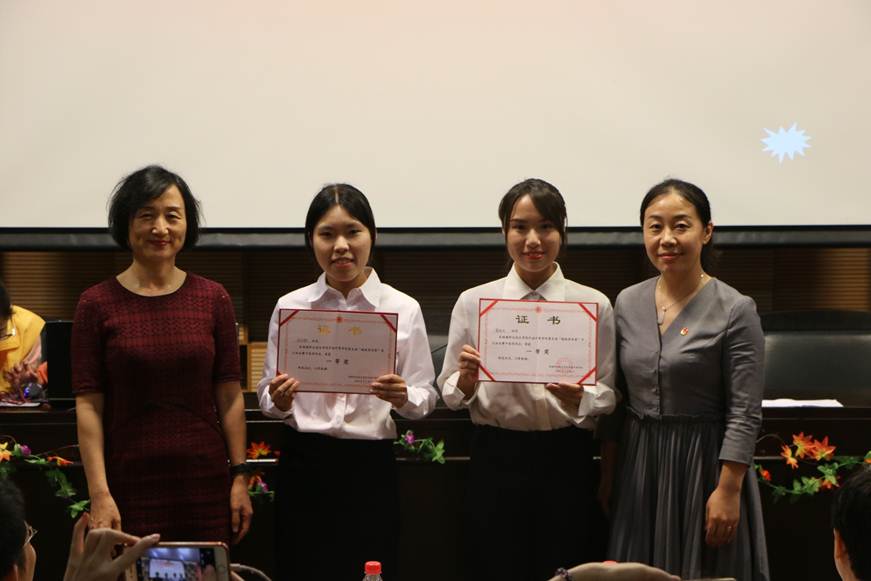 说明: D:\2019年新闻\2019.4.24+我校第十九届文化艺术节之超级演说家第五季决赛圆满落幕\颁奖仪式.JPG