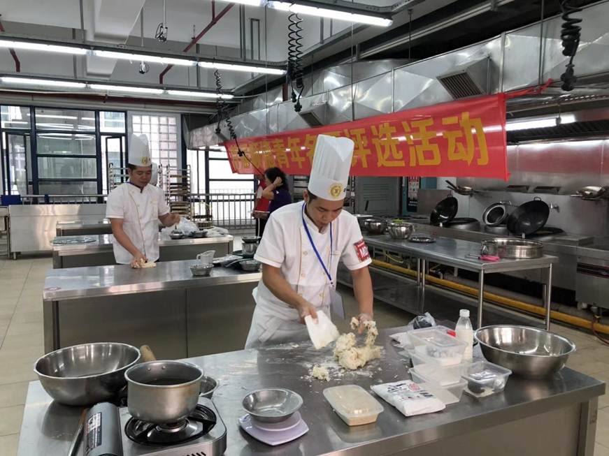 说明: D:\2019年新闻\10月26日 首届顺德青年名厨评选活动在我校顺利举行\微信图片_201910290921312.jpg